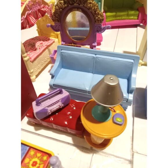 Fisher-Price Loving Family Dollhouse LOT Furniture, Dolls & Accessories - Picture 8 of 16